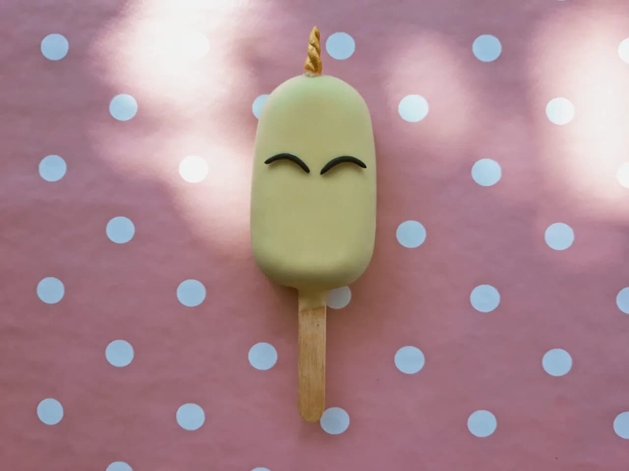 Ciasteczka na patyku jak lody – proste przepisy i dekoracje, które zachwycą Ciasteczka na patyku jak lody – proste przepisy i dekoracje, które zachwycą